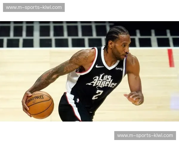 伦纳德健康赛季攻防俱佳 中距离命中率54.7%显杀手本色 伦纳德健康赛季攻防俱佳 中距离命中率54.7%显杀手本色